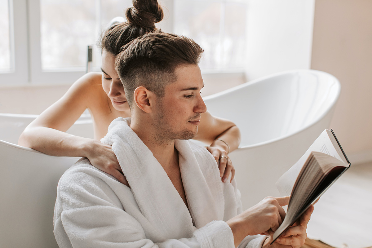 到府按摩的按摩師與客戶